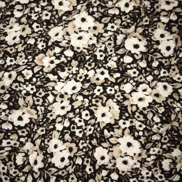 Brandy Melville Floral Skirt - Picture 3 of 3